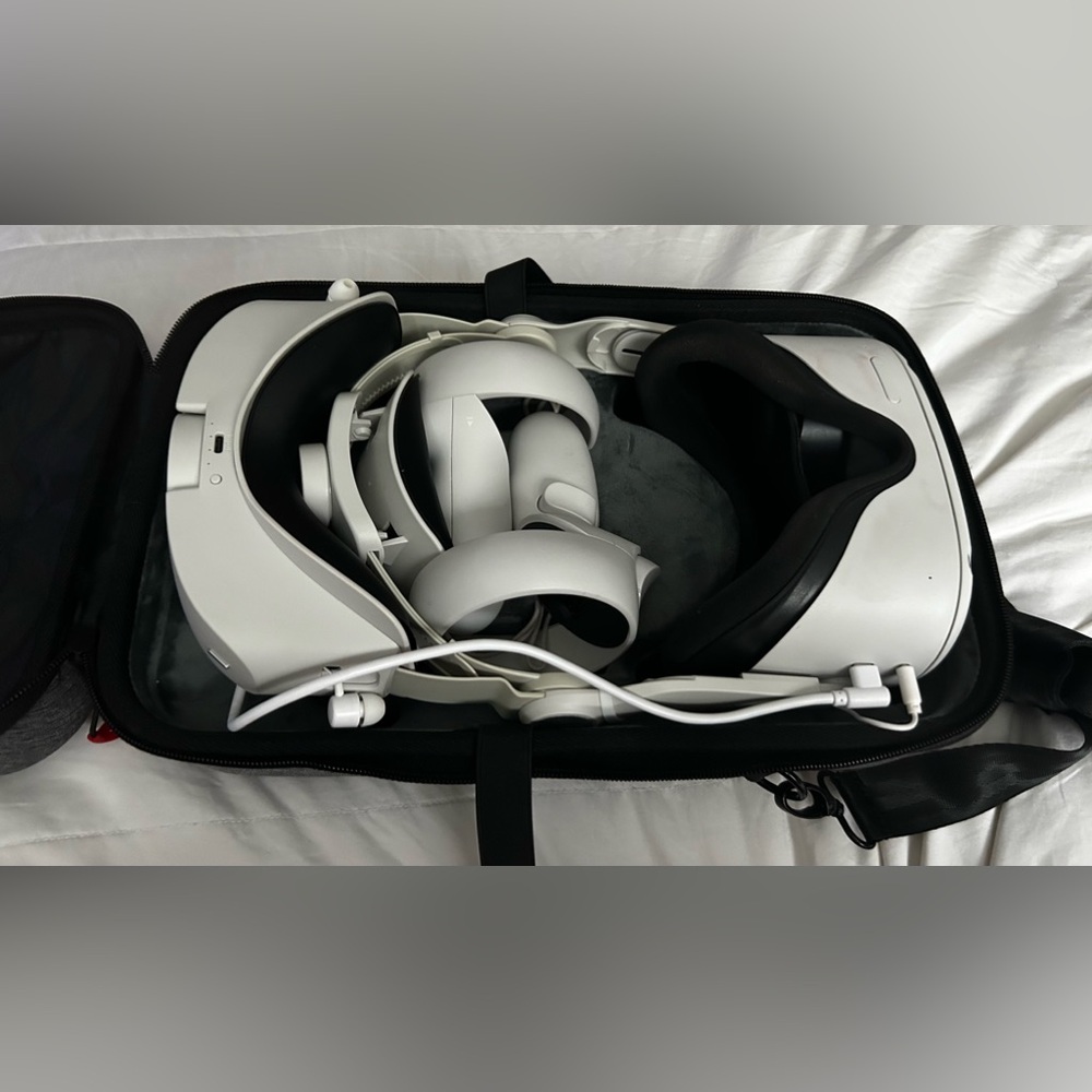 Meta Quest 2 VR + Accessories